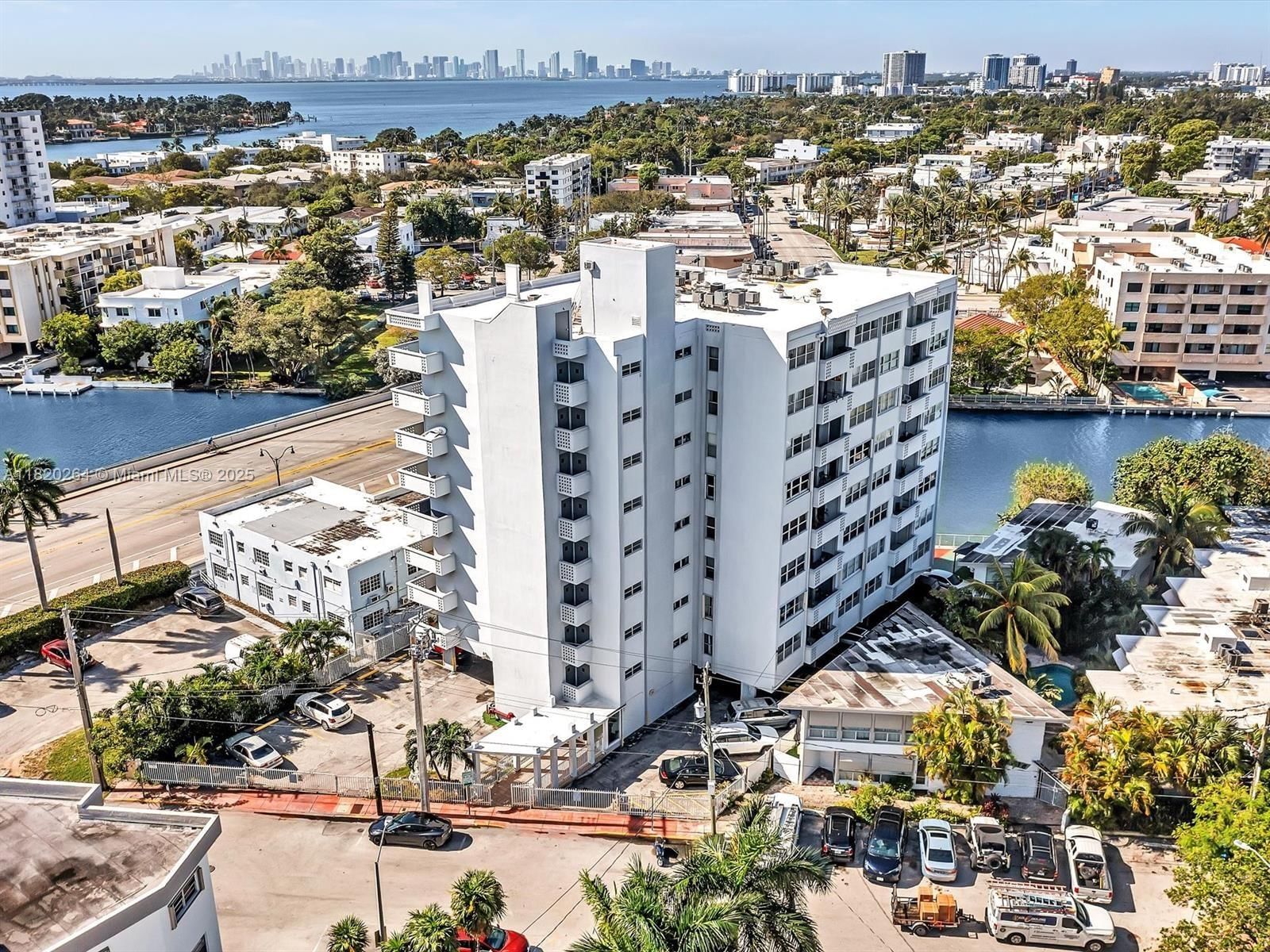 Real estate property located at 7118 Bonita Dr #405, Miami-dade, Fountain Towers Condo, Miami Beach, FL