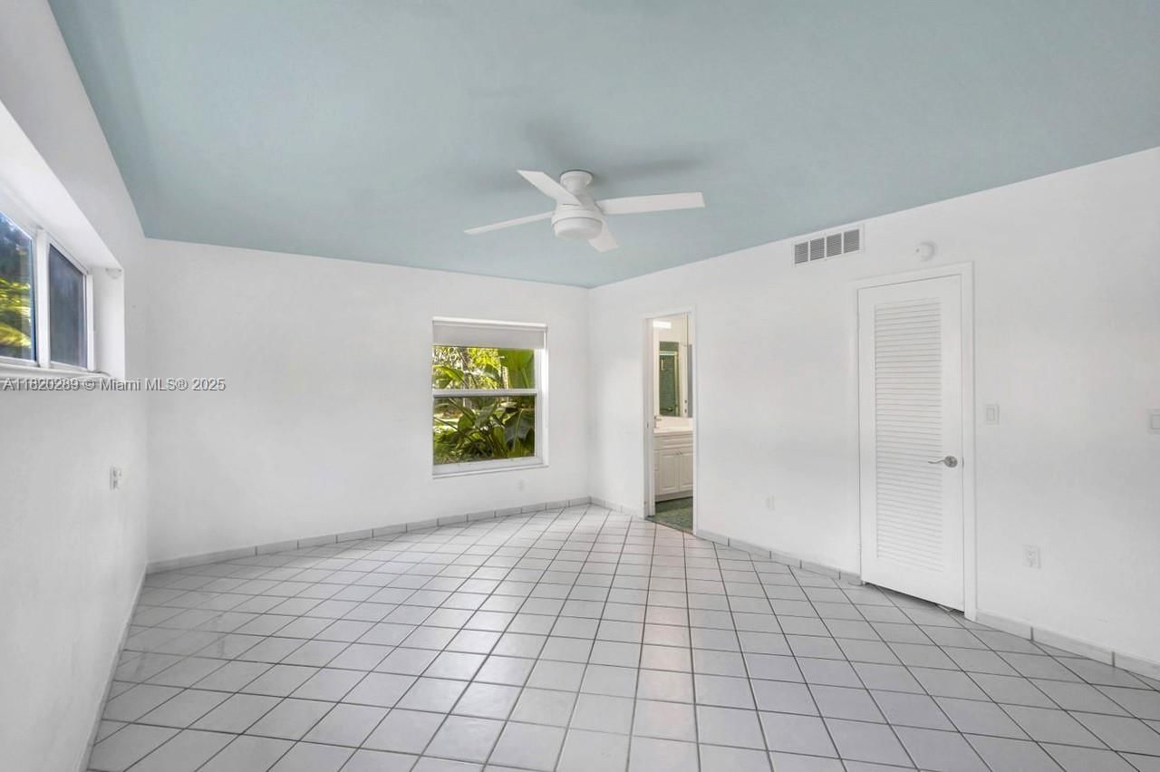 Real estate property located at 260 Sunrise Dr E, Miami-dade, Sunrise Manor Condo, Key Biscayne, FL