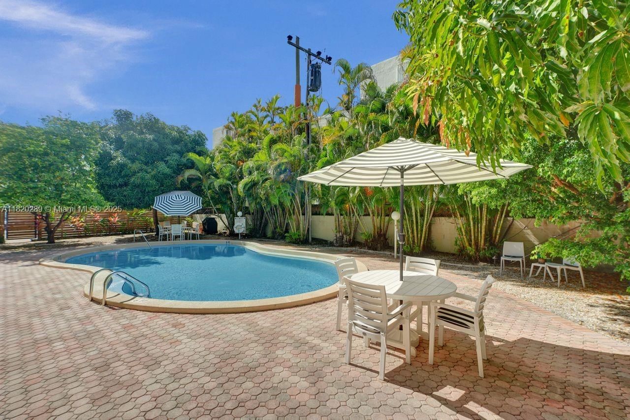 Real estate property located at 260 Sunrise Dr E, Miami-dade, Sunrise Manor Condo, Key Biscayne, FL
