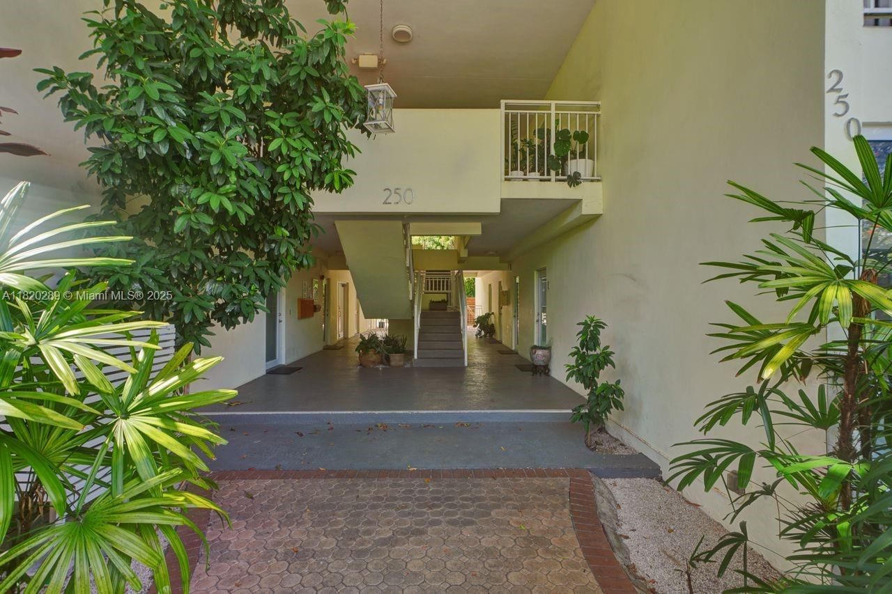 Real estate property located at 260 Sunrise Dr E, Miami-dade, Sunrise Manor Condo, Key Biscayne, FL