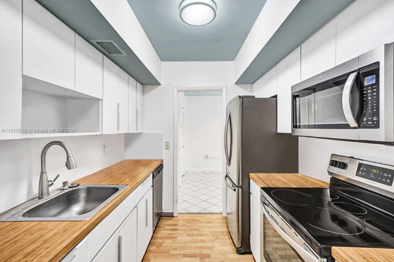Real estate property located at 260 Sunrise Dr E, Miami-dade, Sunrise Manor Condo, Key Biscayne, FL