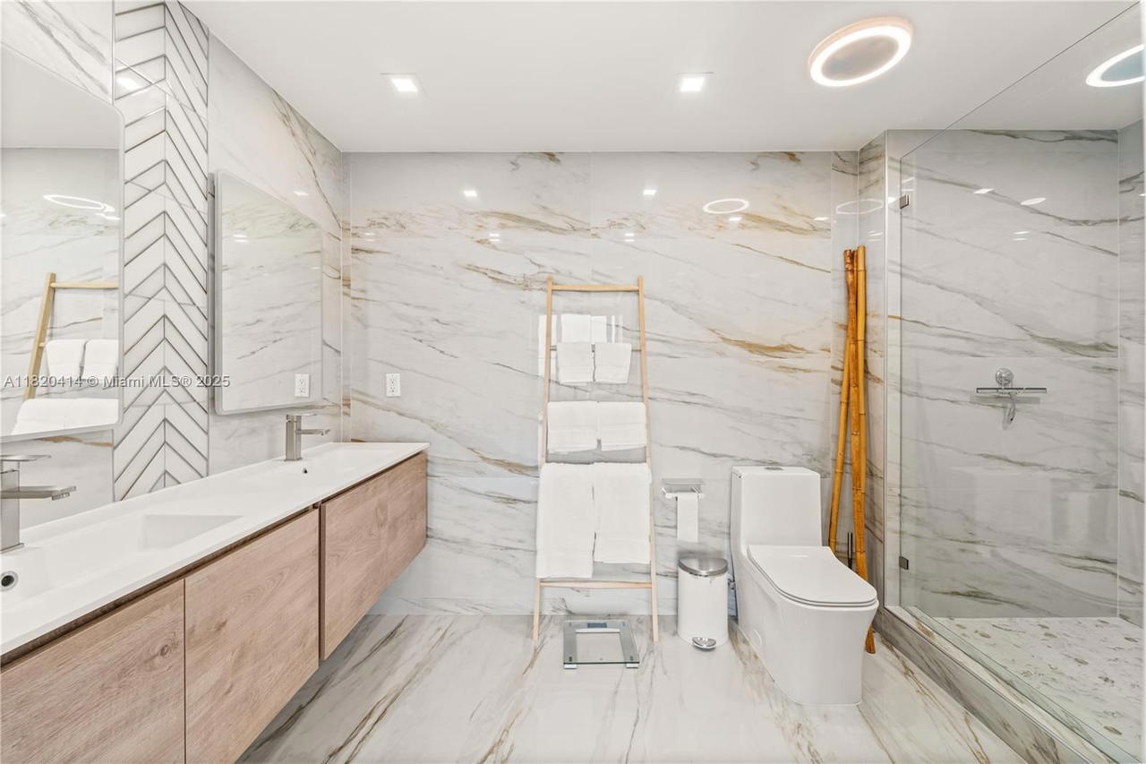 Real estate property located at 601 36th St #1504, Miami-dade, Blue Condo, Miami, FL