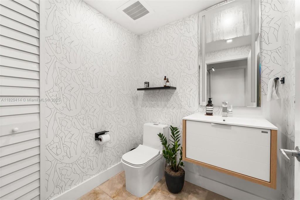 Real estate property located at 601 36th St #1504, Miami-dade, Blue Condo, Miami, FL