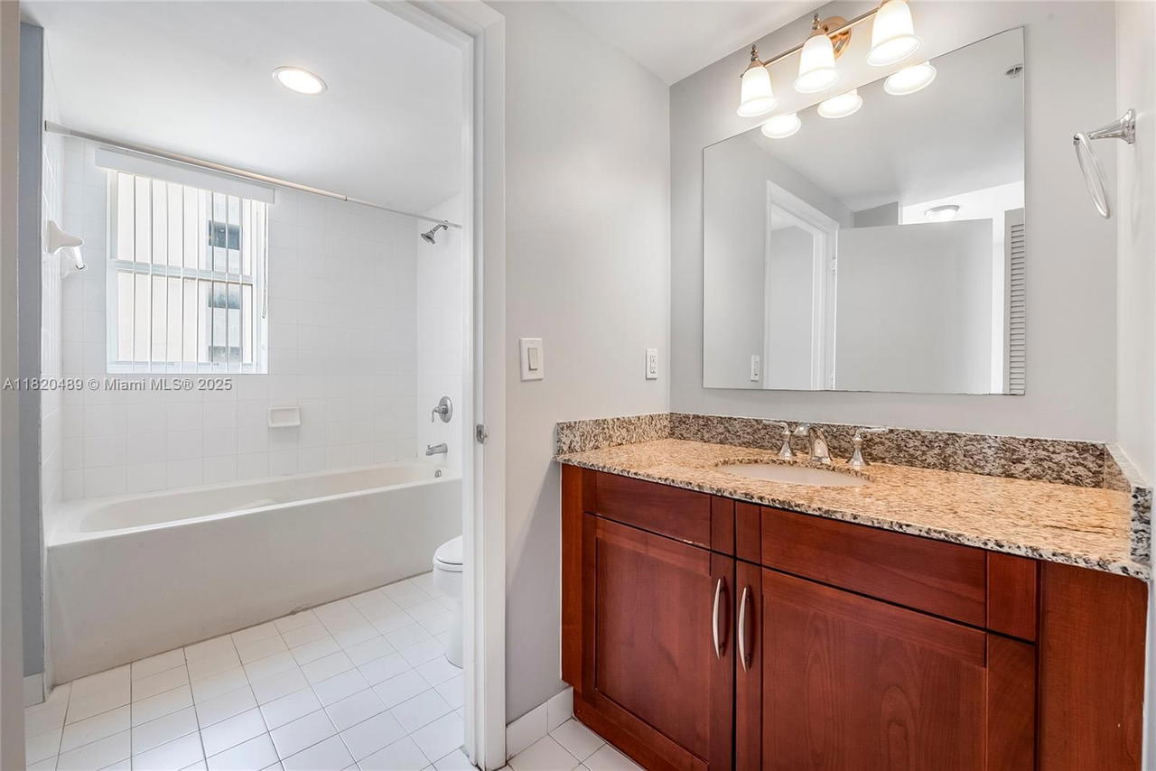 Real estate property located at 7280 89th St D501, Miami-dade, Downtown Dadeland Condo N, Miami, FL