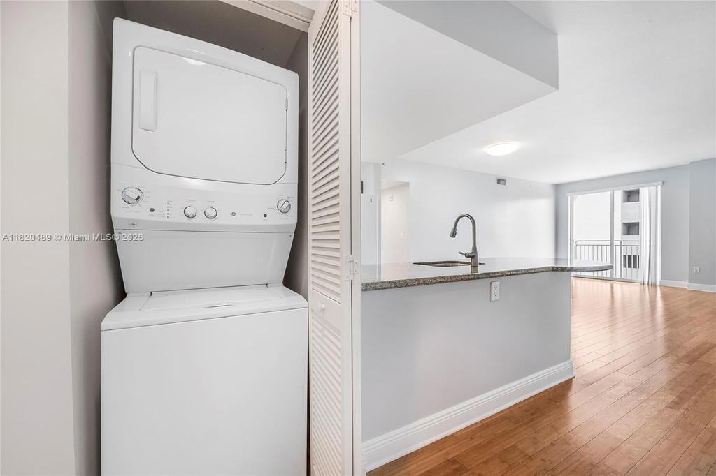 Real estate property located at 7280 89th St D501, Miami-dade, Downtown Dadeland Condo N, Miami, FL