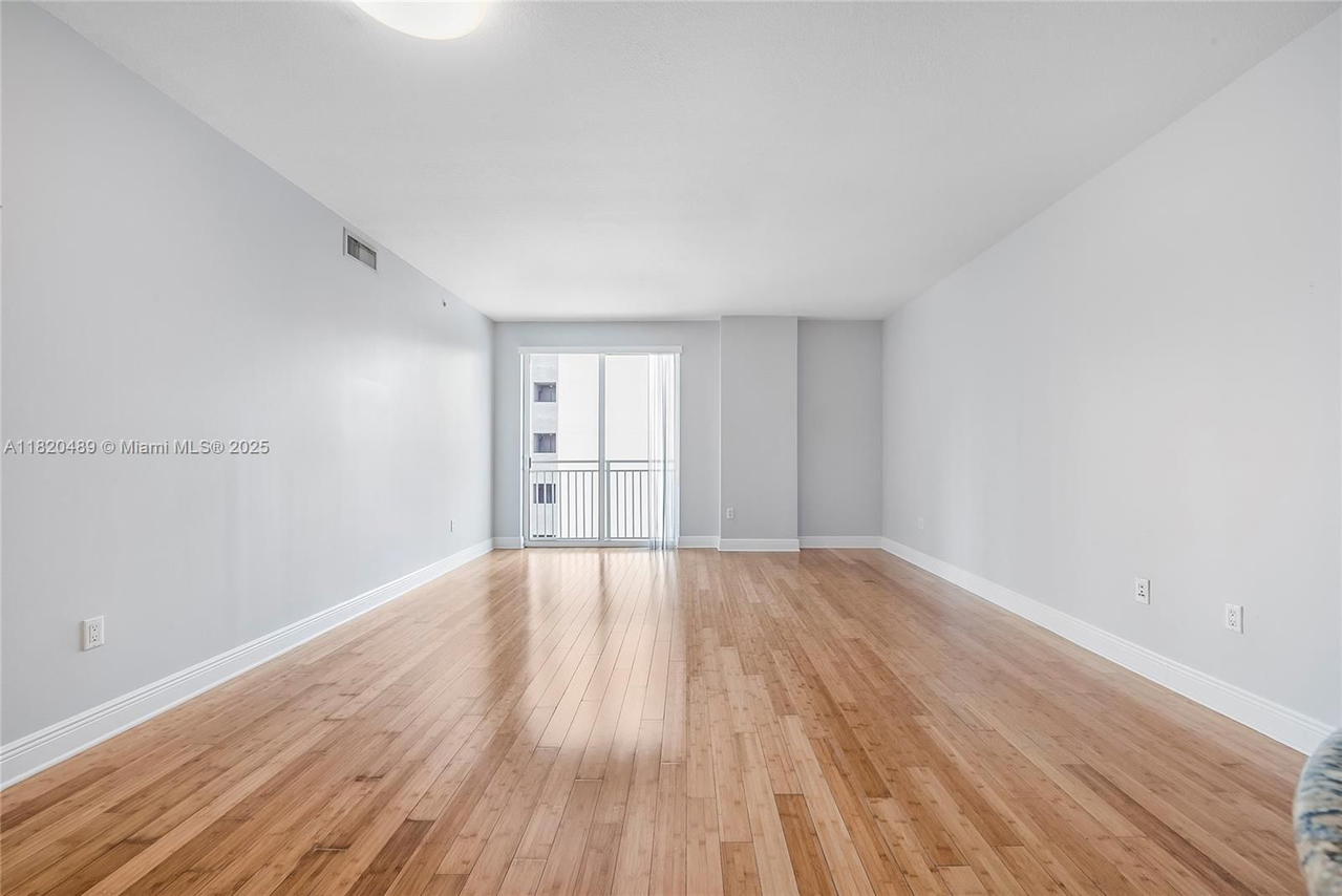 Real estate property located at 7280 89th St D501, Miami-dade, Downtown Dadeland Condo N, Miami, FL