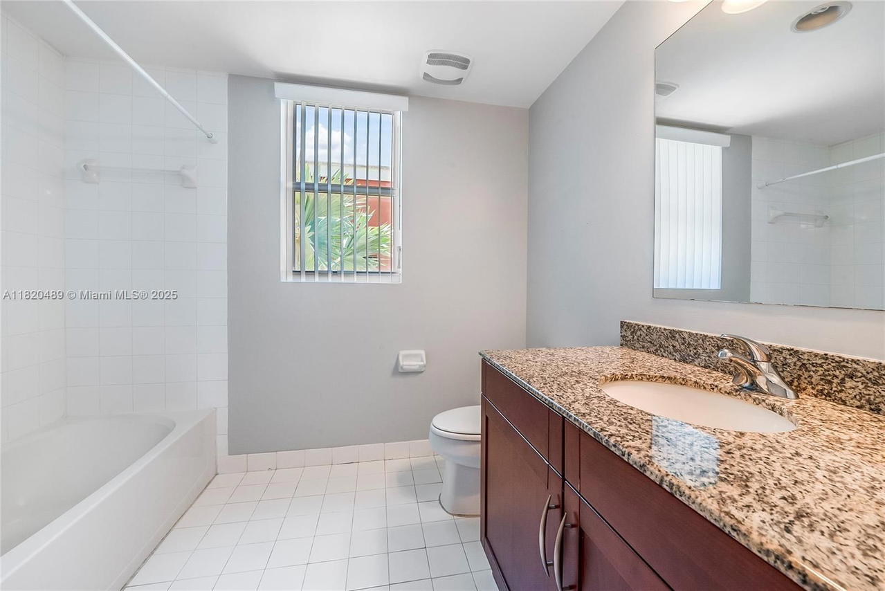 Real estate property located at 7280 89th St D501, Miami-dade, Downtown Dadeland Condo N, Miami, FL