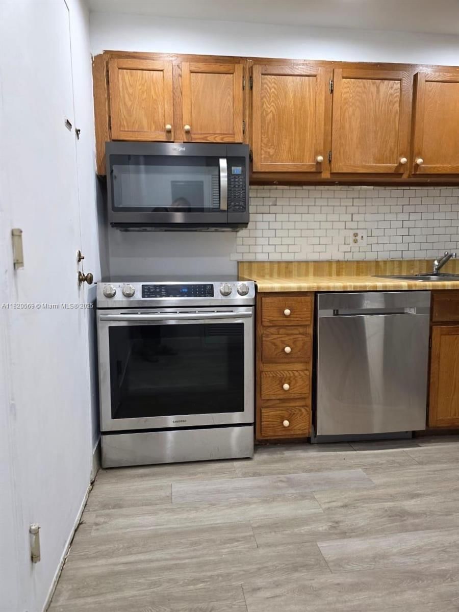 Real estate property located at 3730 Inverrary Dr H1V, Broward, International Village At, Lauderhill, FL