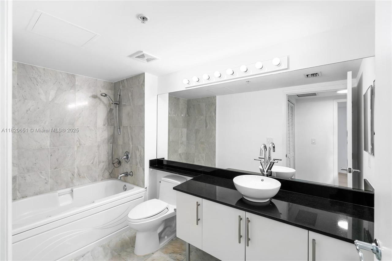 Real estate property located at 31 5th St #707, Miami-dade, Brickell On The River N T, Miami, FL