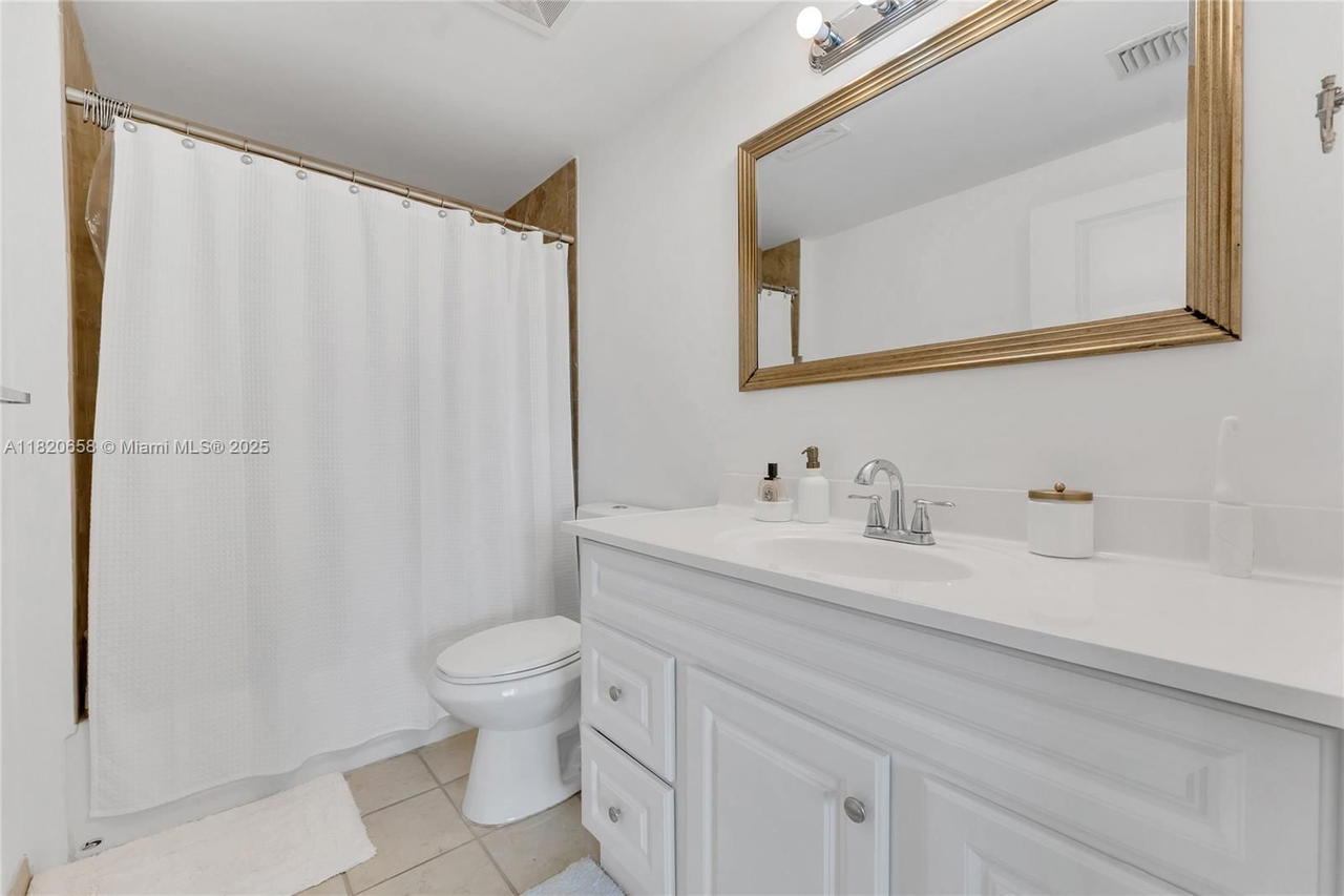 Real estate property located at 1250 Miami Ave #2210, Miami-dade, Vue At Brickell Condo, Miami, FL