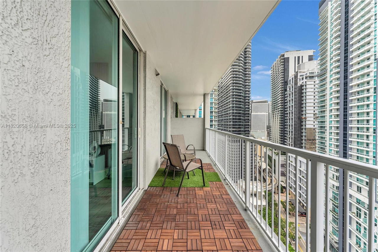 Real estate property located at 1250 Miami Ave #2210, Miami-dade, Vue At Brickell Condo, Miami, FL