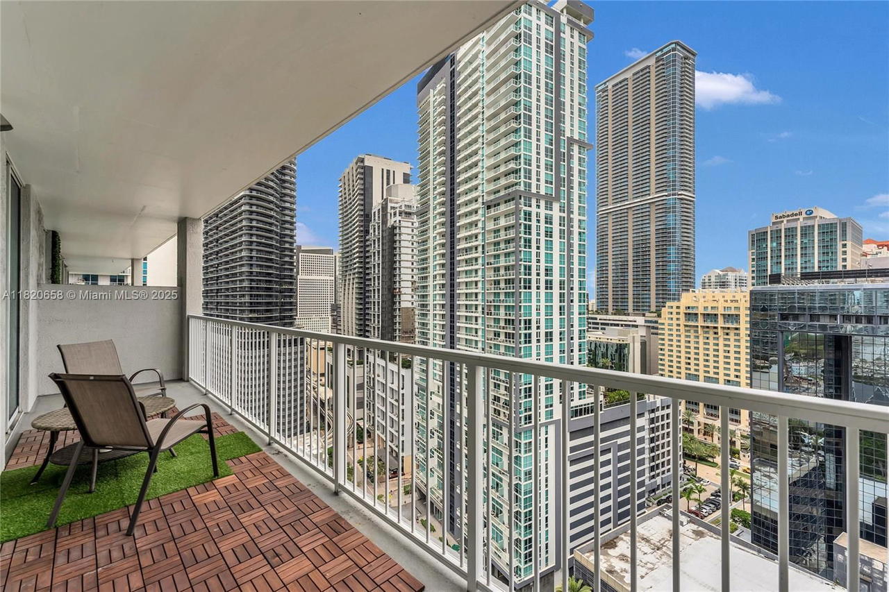 Real estate property located at 1250 Miami Ave #2210, Miami-dade, Vue At Brickell Condo, Miami, FL