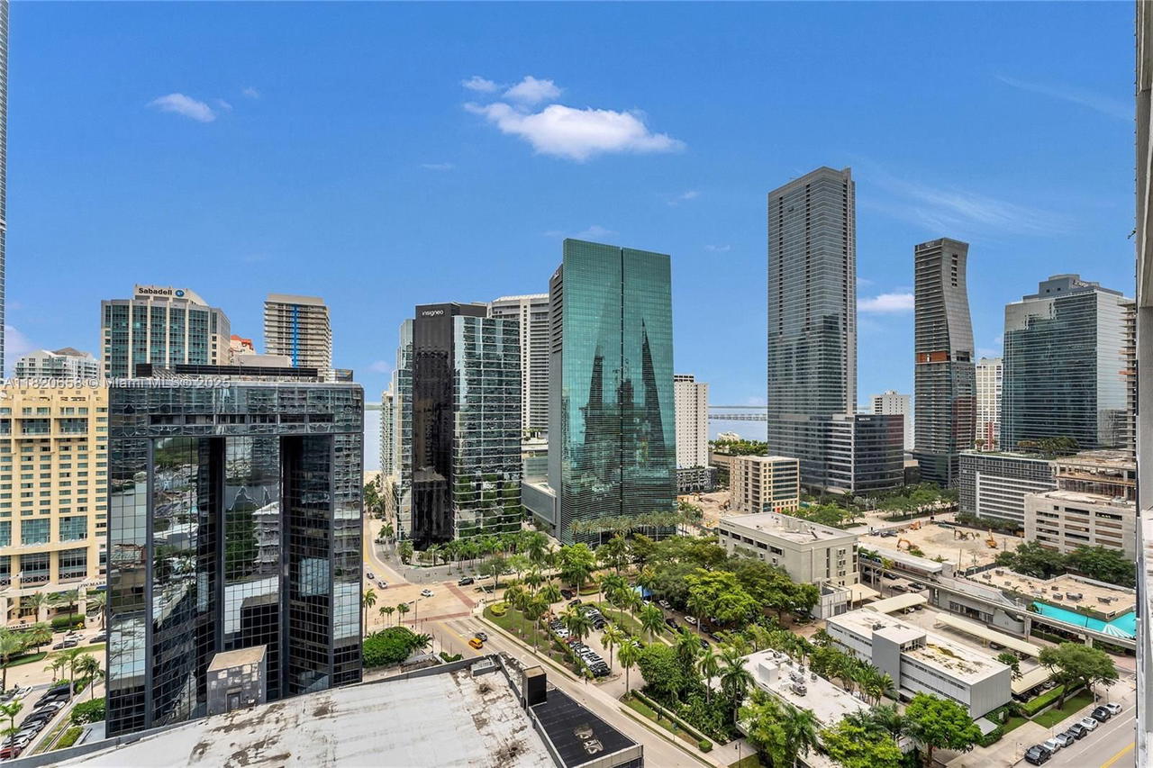 Real estate property located at 1250 Miami Ave #2210, Miami-dade, Vue At Brickell Condo, Miami, FL