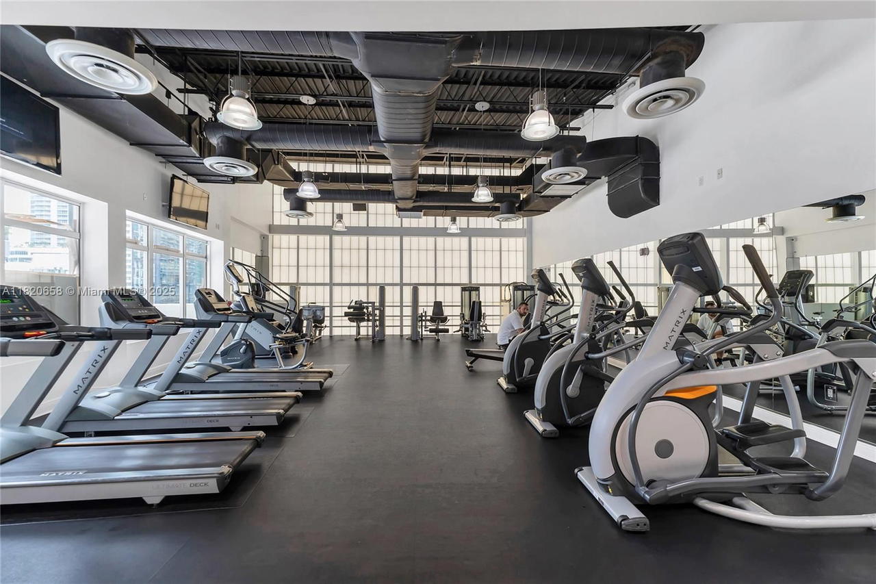 Real estate property located at 1250 Miami Ave #2210, Miami-dade, Vue At Brickell Condo, Miami, FL