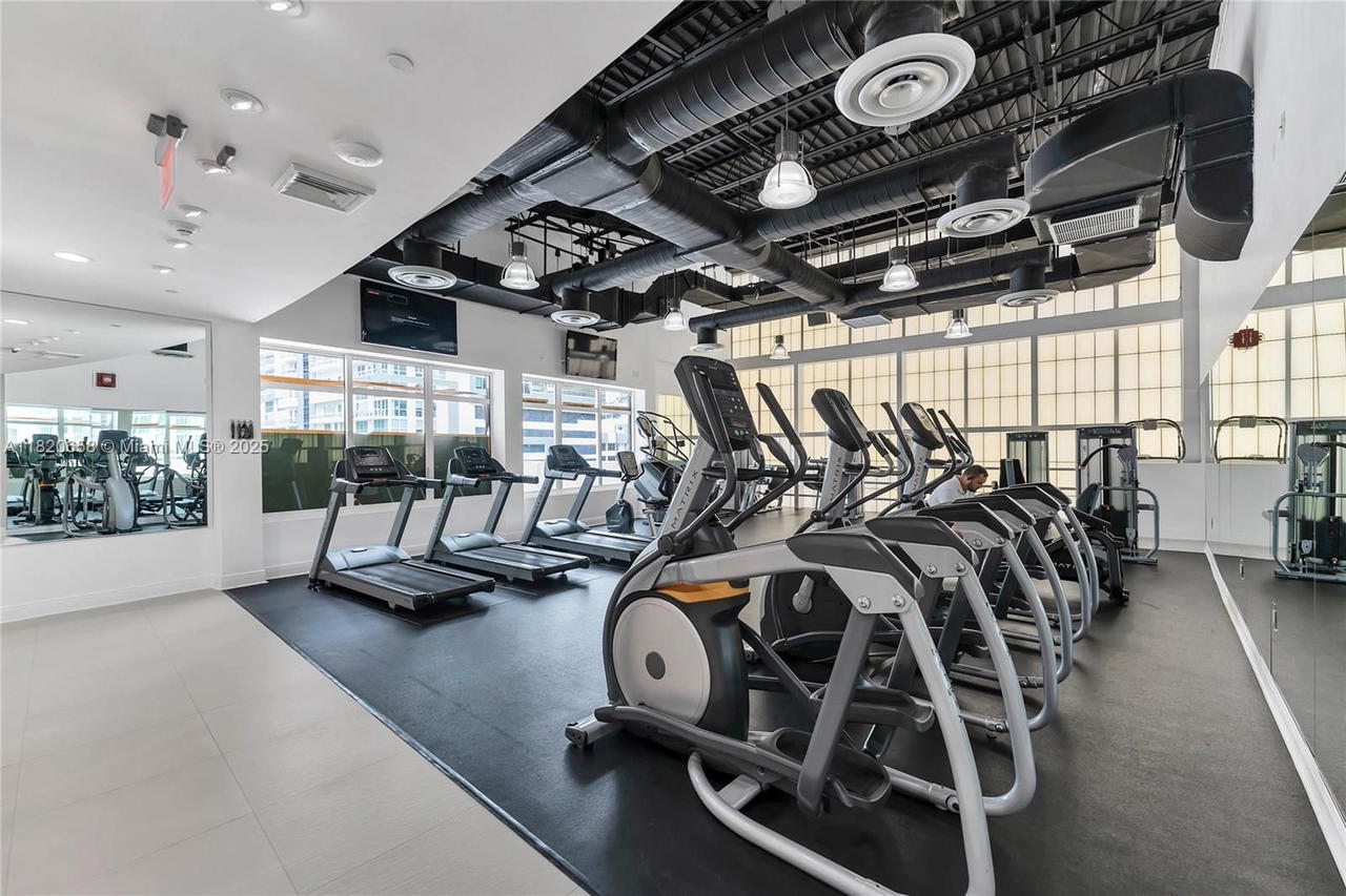 Real estate property located at 1250 Miami Ave #2210, Miami-dade, Vue At Brickell Condo, Miami, FL