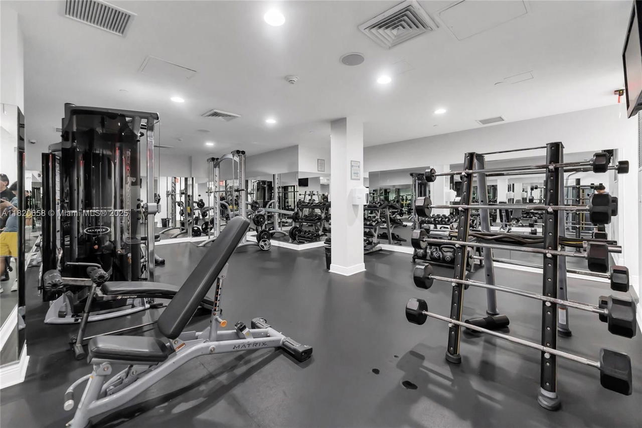 Real estate property located at 1250 Miami Ave #2210, Miami-dade, Vue At Brickell Condo, Miami, FL