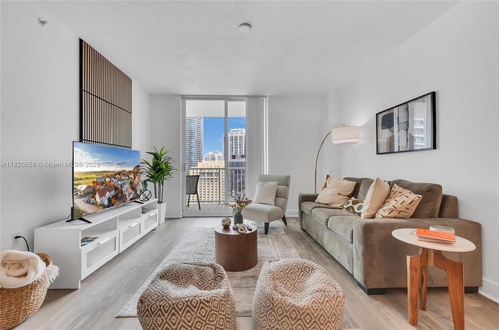 Real estate property located at 1250 Miami Ave #2210, Miami-dade, Vue At Brickell Condo, Miami, FL