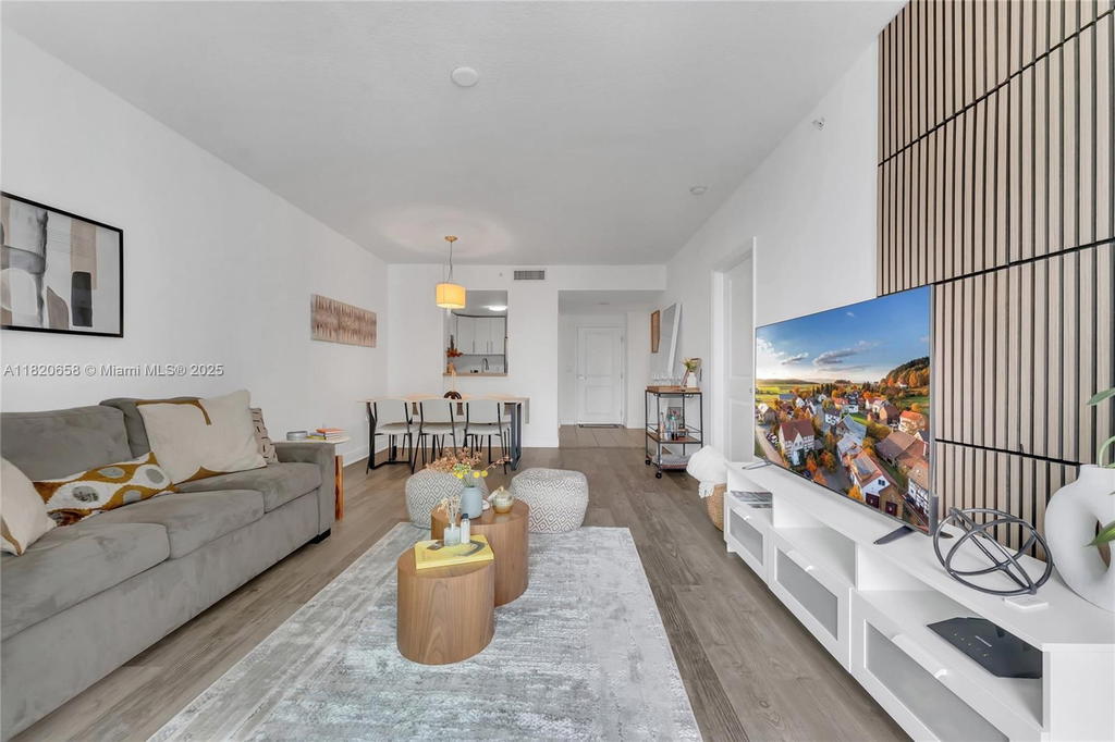 Real estate property located at 1250 Miami Ave #2210, Miami-dade, Vue At Brickell Condo, Miami, FL