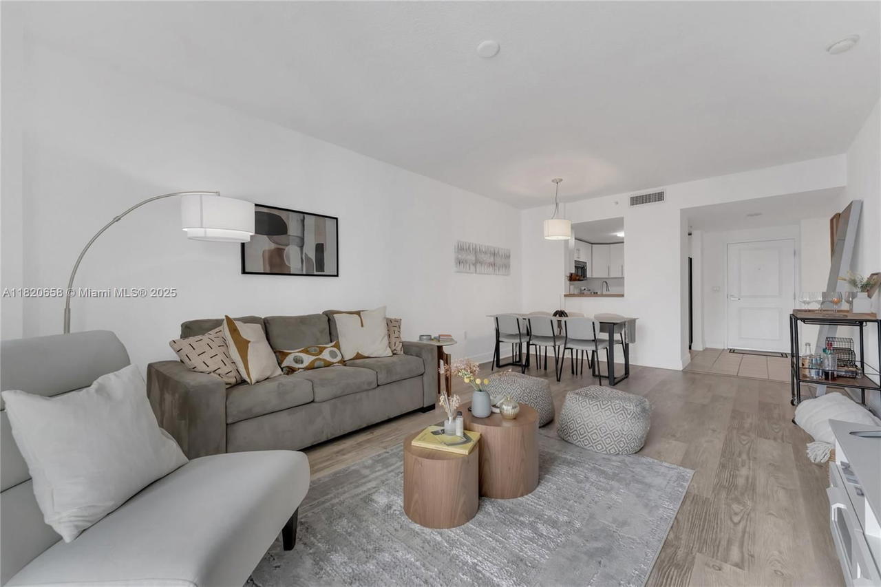 Real estate property located at 1250 Miami Ave #2210, Miami-dade, Vue At Brickell Condo, Miami, FL
