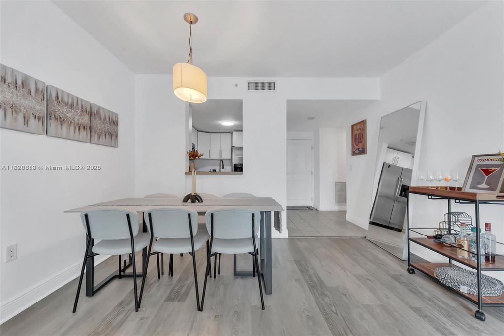 Real estate property located at 1250 Miami Ave #2210, Miami-dade, Vue At Brickell Condo, Miami, FL