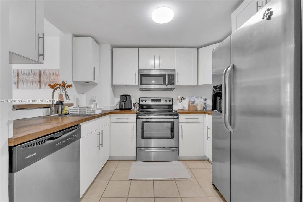 Real estate property located at 1250 Miami Ave #2210, Miami-dade, Vue At Brickell Condo, Miami, FL