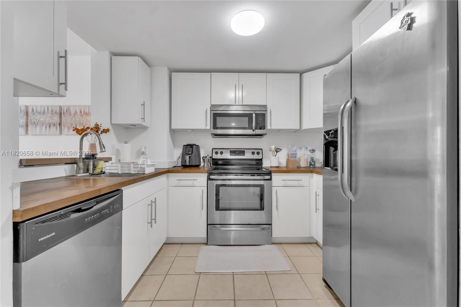 Real estate property located at 1250 Miami Ave #2210, Miami-dade, Vue At Brickell Condo, Miami, FL