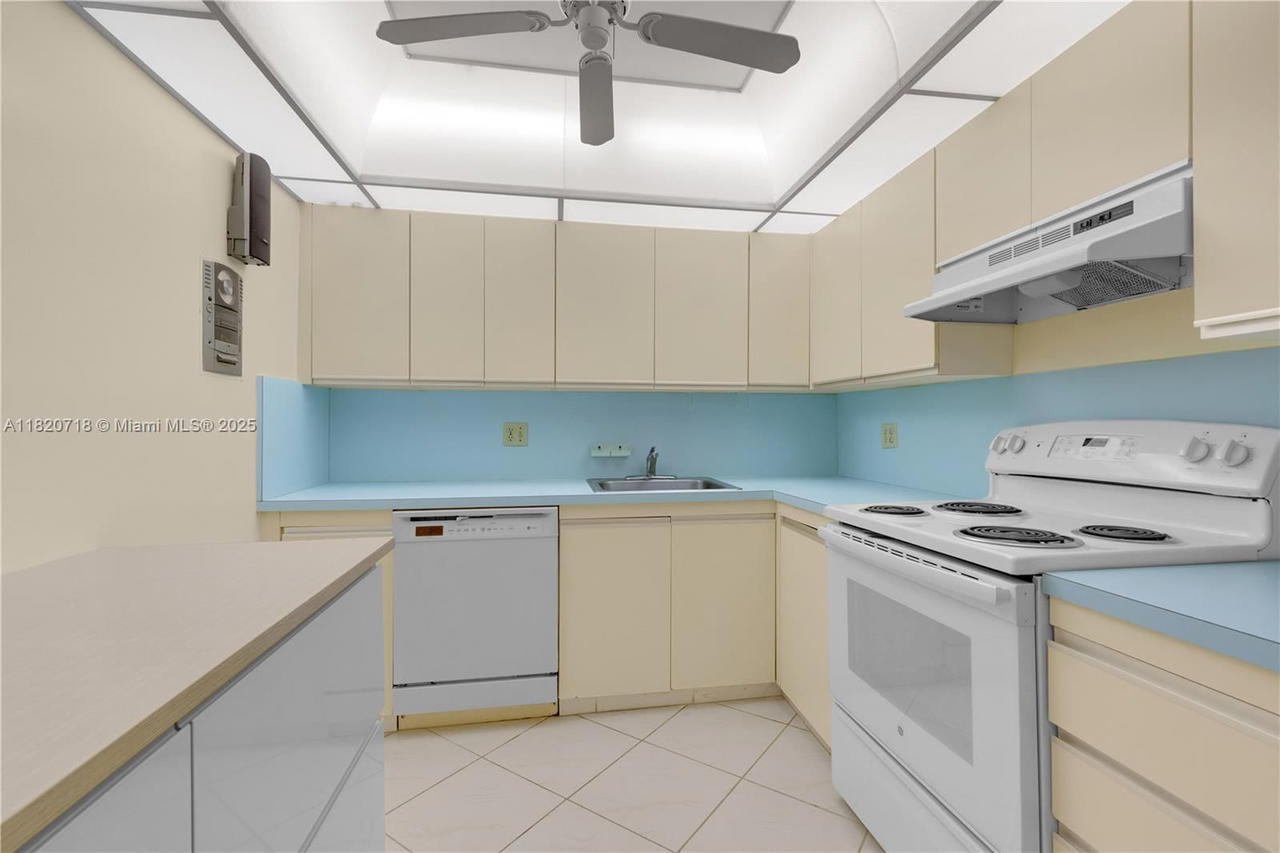 Real estate property located at 2500 PARKVIEW DRIVE #1717, Broward, Olympus Condo, Hallandale Beach, FL