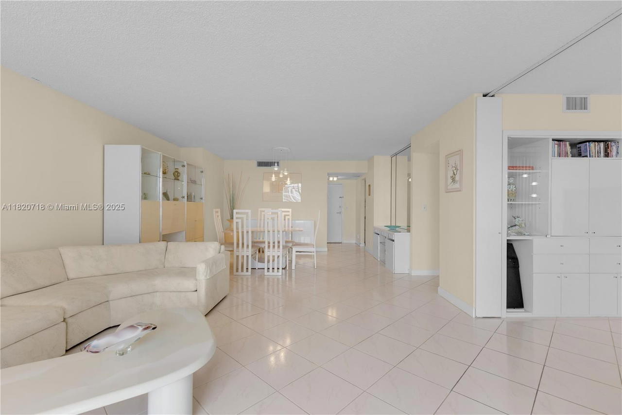 Real estate property located at 2500 PARKVIEW DRIVE #1717, Broward, Olympus Condo, Hallandale Beach, FL