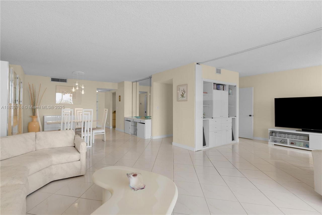 Real estate property located at 2500 PARKVIEW DRIVE #1717, Broward, Olympus Condo, Hallandale Beach, FL