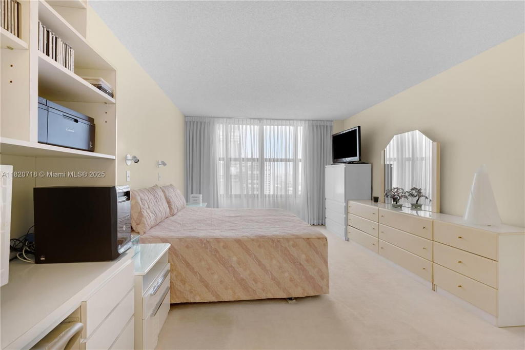Real estate property located at 2500 PARKVIEW DRIVE #1717, Broward, Olympus Condo, Hallandale Beach, FL