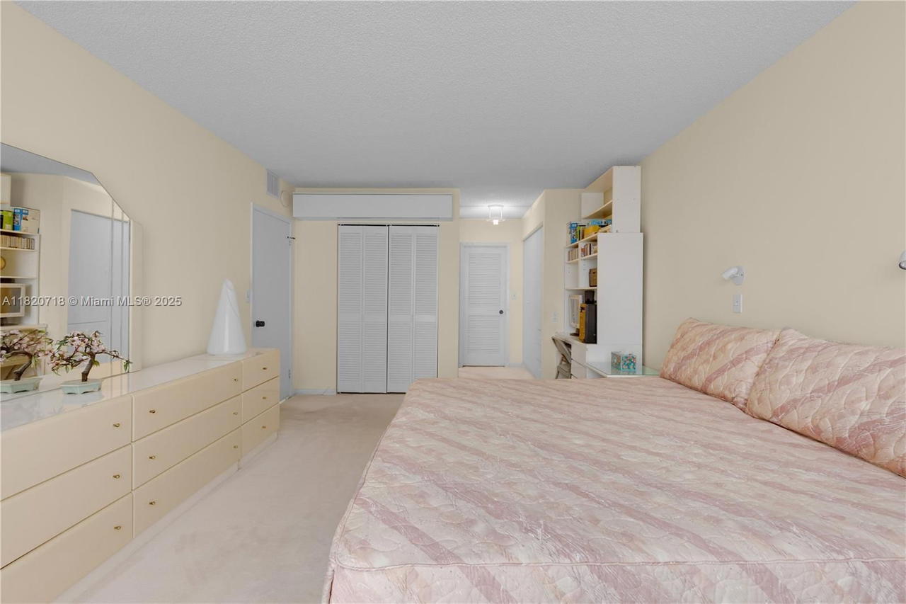 Real estate property located at 2500 PARKVIEW DRIVE #1717, Broward, Olympus Condo, Hallandale Beach, FL