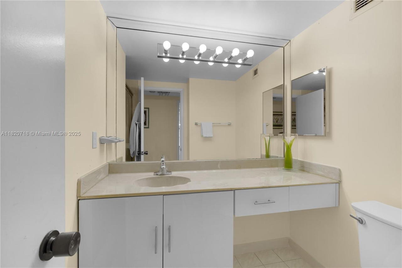 Real estate property located at 2500 PARKVIEW DRIVE #1717, Broward, Olympus Condo, Hallandale Beach, FL