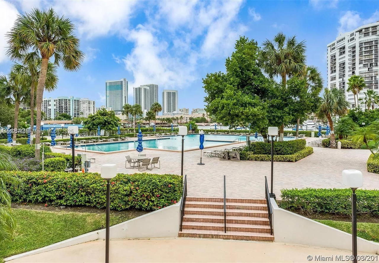 Real estate property located at 2500 PARKVIEW DRIVE #1717, Broward, Olympus Condo, Hallandale Beach, FL