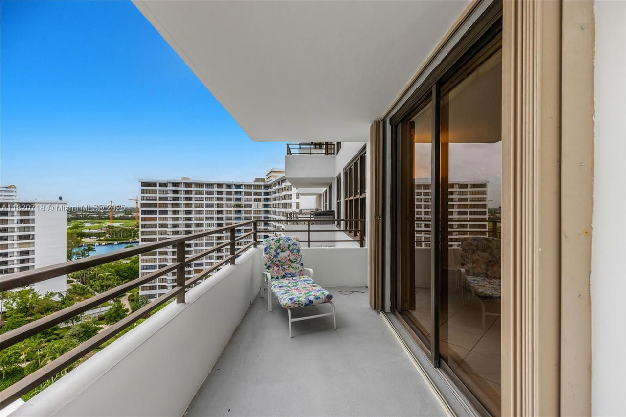 Real estate property located at 2500 PARKVIEW DRIVE #1717, Broward, Olympus Condo, Hallandale Beach, FL
