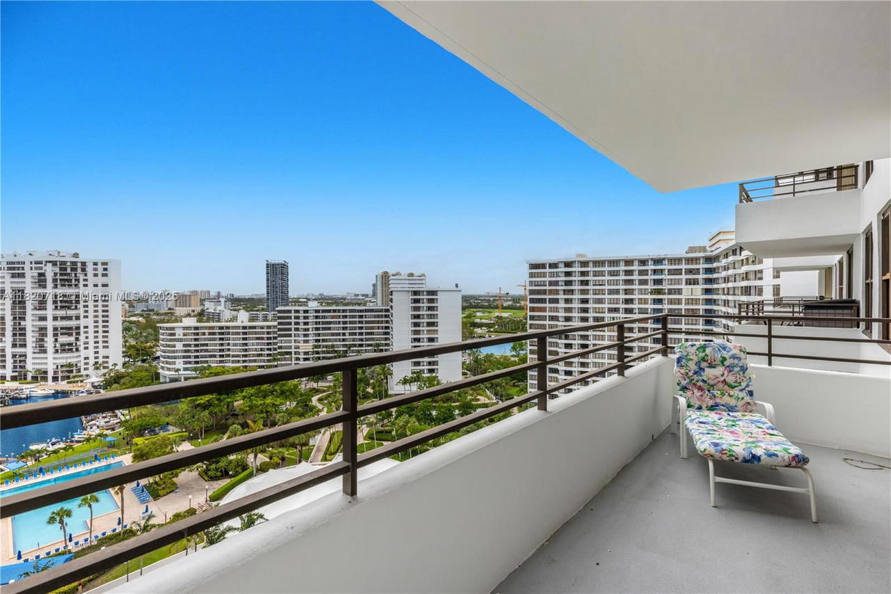 Real estate property located at 2500 PARKVIEW DRIVE #1717, Broward, Olympus Condo, Hallandale Beach, FL