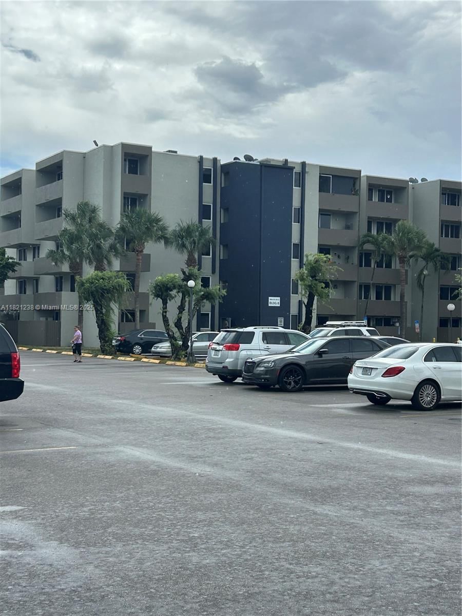 Real estate property located at 10090 80th Ct #1411, Miami-dade, Samari Lake East Condo, Hialeah Gardens, FL