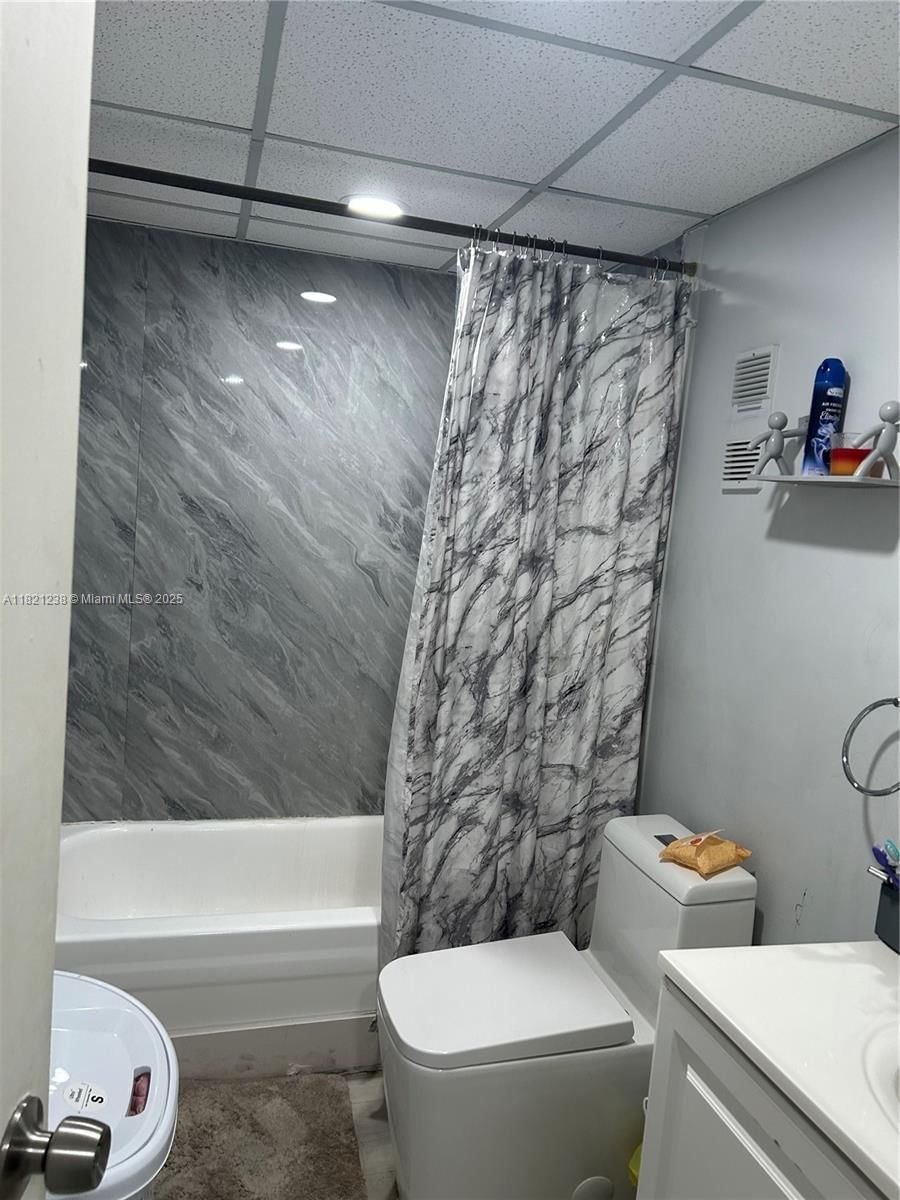 Real estate property located at 10090 80th Ct #1411, Miami-dade, Samari Lake East Condo, Hialeah Gardens, FL