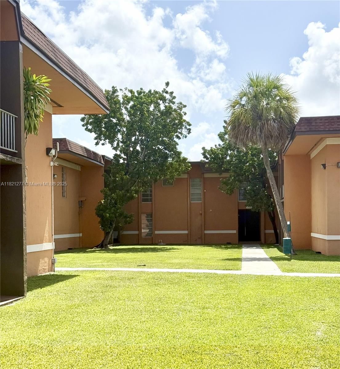 Real estate property located at 9449 76th St T2, Miami-dade, Sunset Palms East Condo, Miami, FL