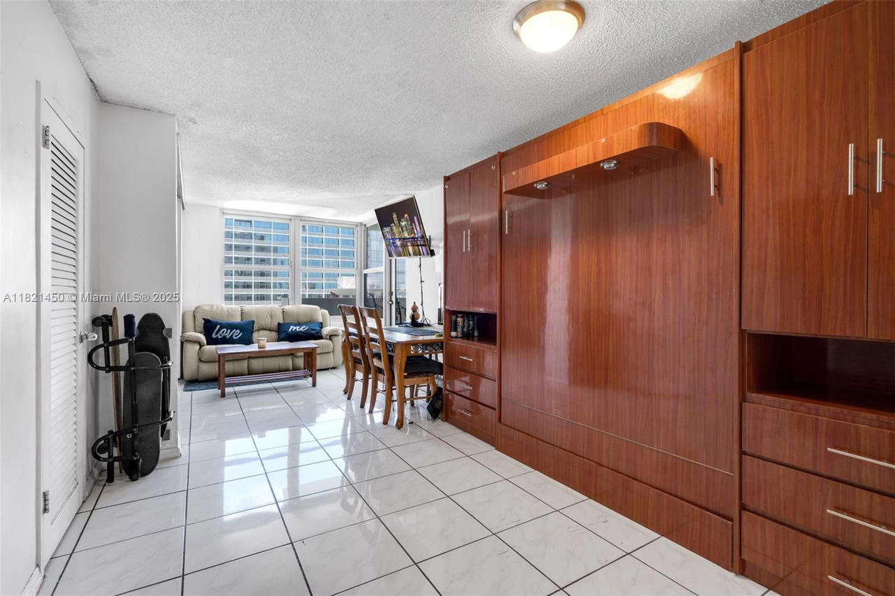 Real estate property located at 2899 Collins Ave #821, Miami-dade, Triton Tower Condo, Miami Beach, FL