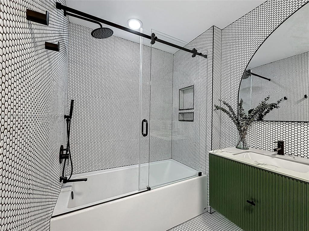 Real estate property located at 3301 1st Ave H1215, Miami-dade, Four Midtown Miami Condo, Miami, FL