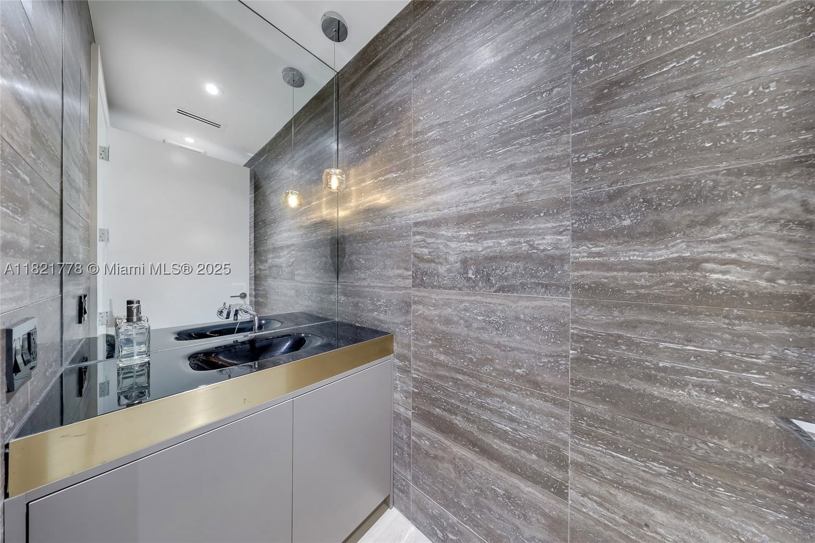 Real estate property located at 300 Collins Ave #3D, Miami-dade, 300 Collins Condo, Miami Beach, FL