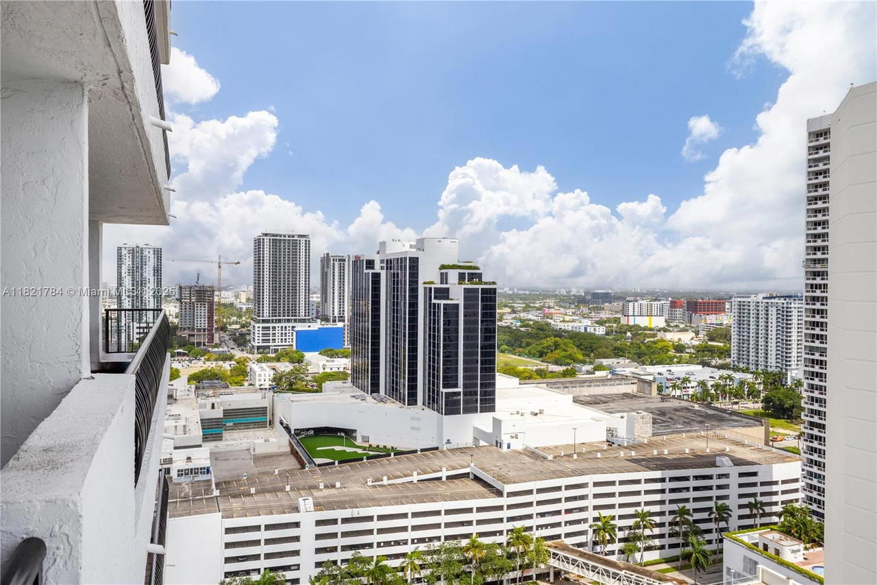 Real estate property located at 555 15th St #29F, Miami-dade, Venetia Condo, Miami, FL