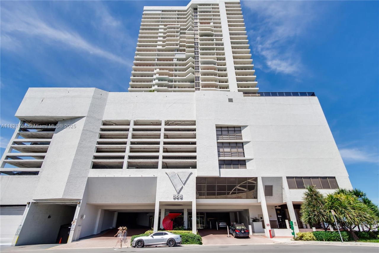 Real estate property located at 555 15th St #29F, Miami-dade, Venetia Condo, Miami, FL