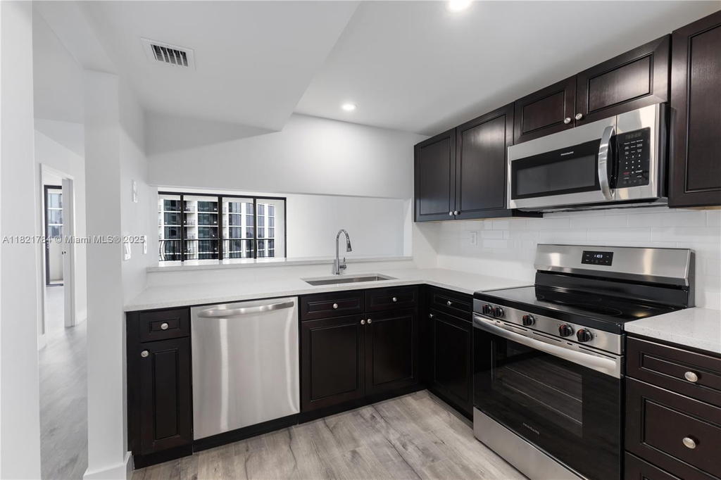 Real estate property located at 555 15th St #29F, Miami-dade, Venetia Condo, Miami, FL