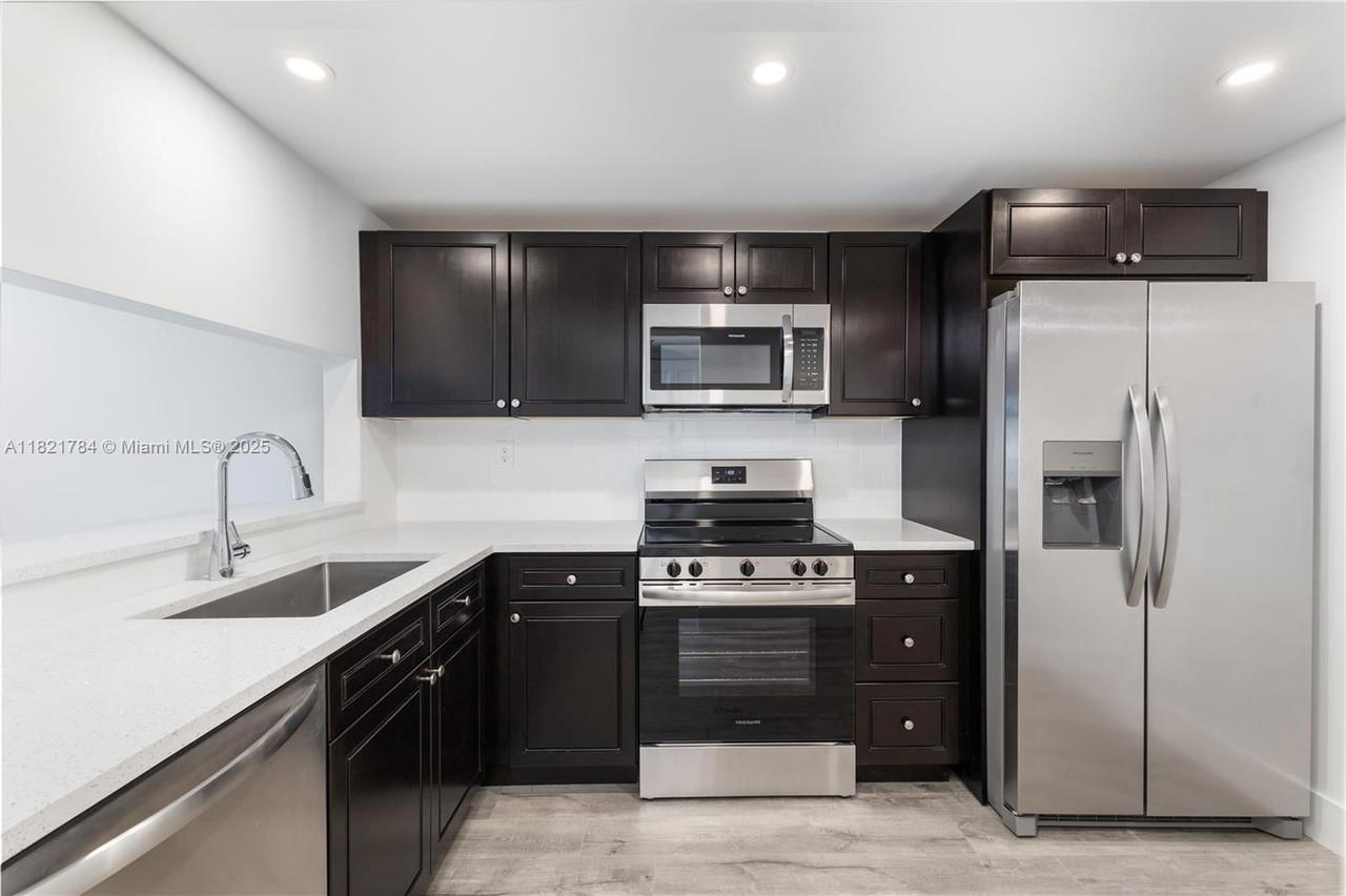 Real estate property located at 555 15th St #29F, Miami-dade, Venetia Condo, Miami, FL
