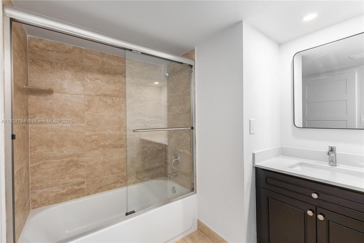 Real estate property located at 555 15th St #29F, Miami-dade, Venetia Condo, Miami, FL