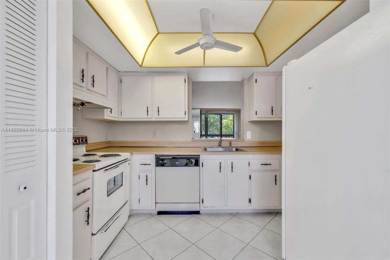 Real estate property located at 7331 18th St #205, Broward, 32 Of Palm Springs 3 Cond, Margate, FL