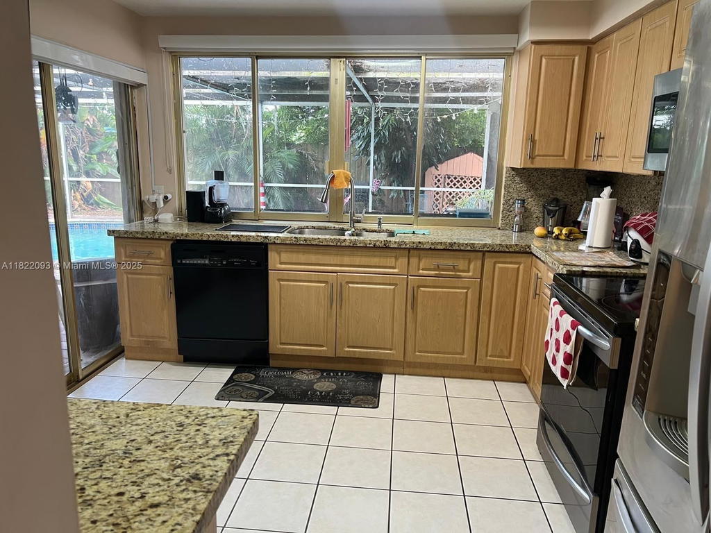 Real estate property located at 7110 11th St, Broward, Pembroke Ranches, Pembroke Pines, FL
