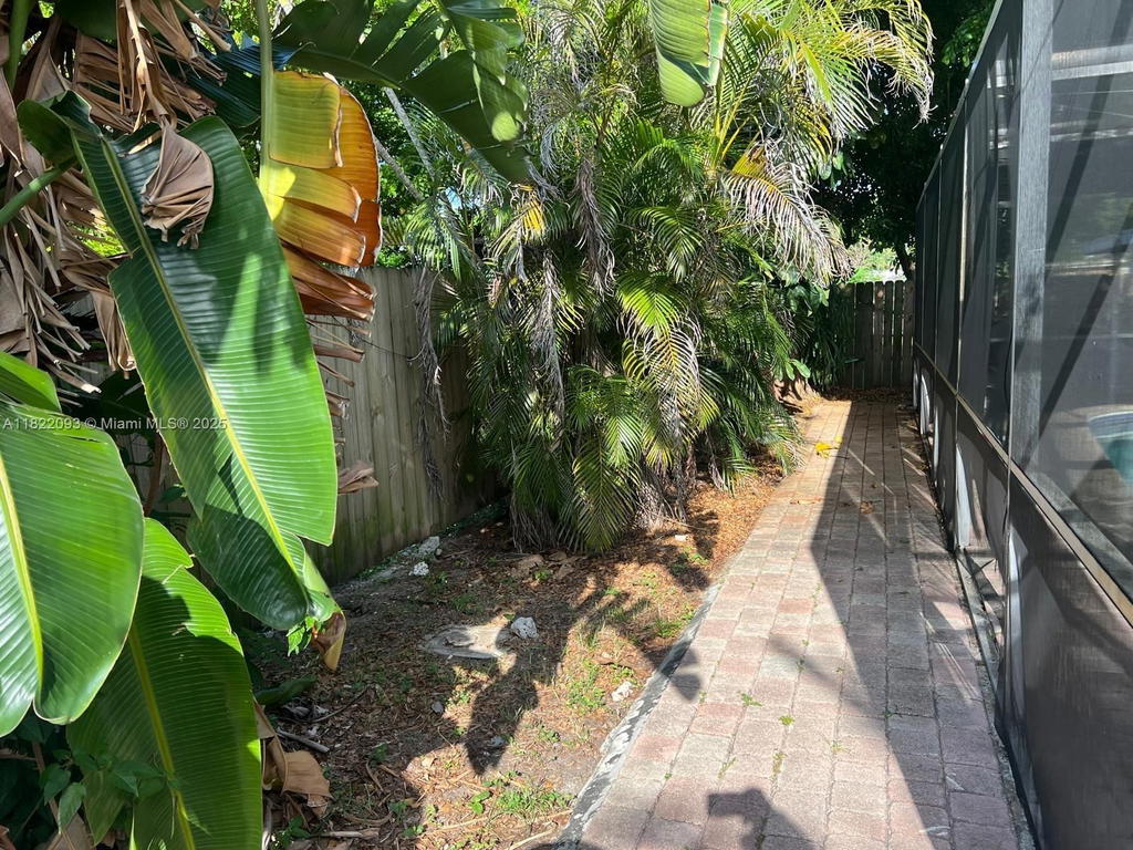 Real estate property located at 7110 11th St, Broward, Pembroke Ranches, Pembroke Pines, FL