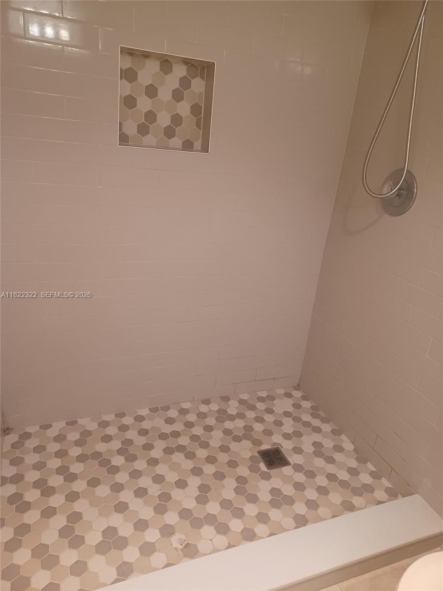 Real estate property located at 17000 67th Ave #126, Miami-dade, Country Lane Condo #2, Hialeah, FL
